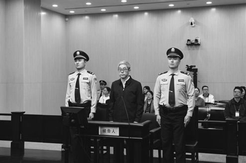 姜杰在庭审现场 新华社发